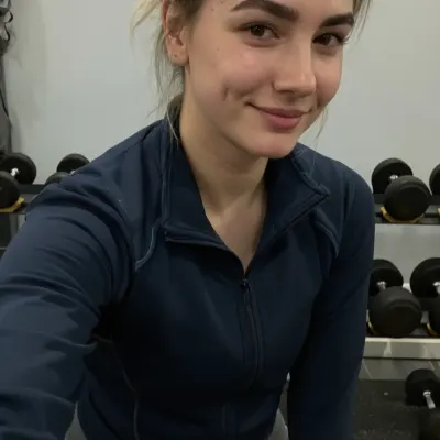 Александра, 25